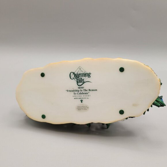 Charming Tails Friendship is the Reason to Celebrate Spec Event Figurine 2002 - Picture 6 of 8